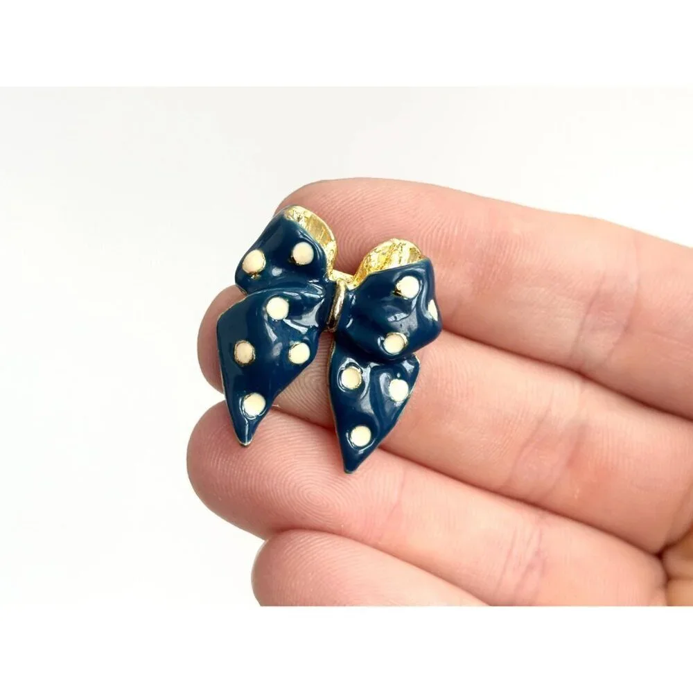 Polka Dot Blue & White Ribboned Bow Gold Toned Enameled Vintage Brooch